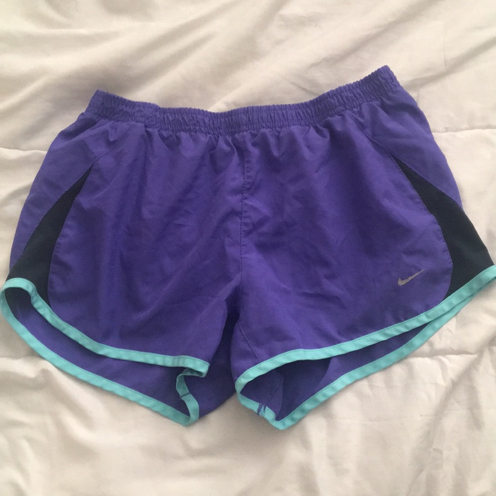 NIKE TEMPO RUNNING SHORTS SIZE M